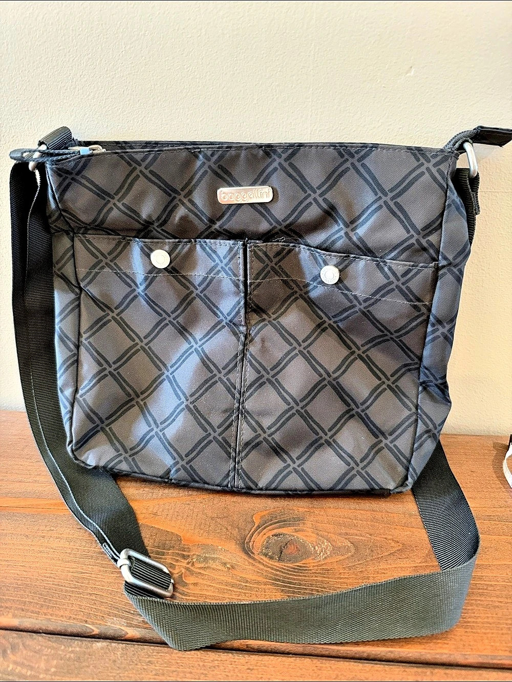 baggallini Legacy Cross Over Crossbody Geometric Bag Black & Gray